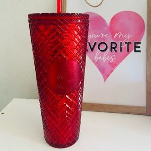 Red starbucks holiday cup